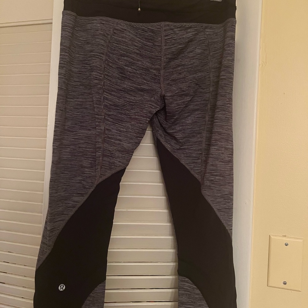 Lululemon Athletica cropped leggings